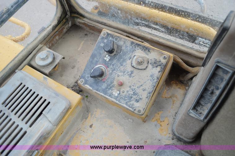image for item G3602 1995 Caterpillar 963B track loader