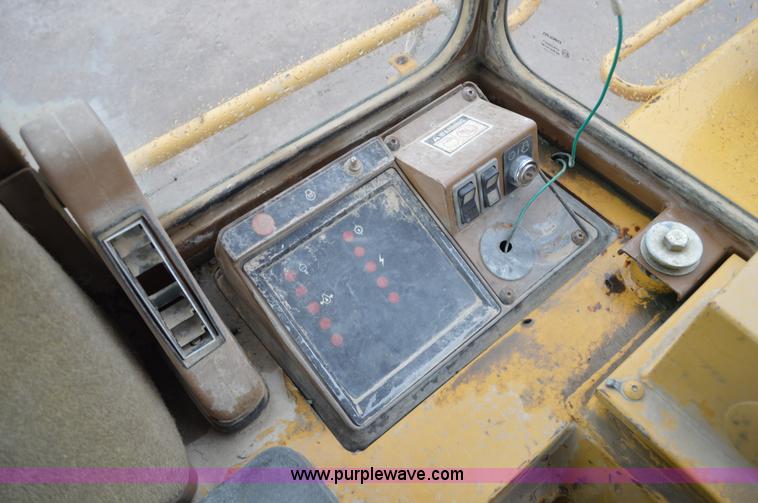 image for item G3602 1995 Caterpillar 963B track loader