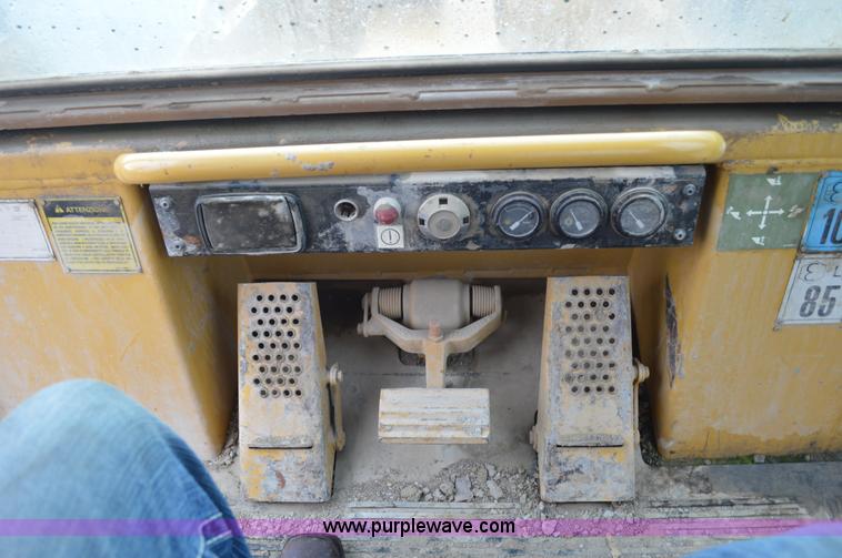 image for item G3602 1995 Caterpillar 963B track loader