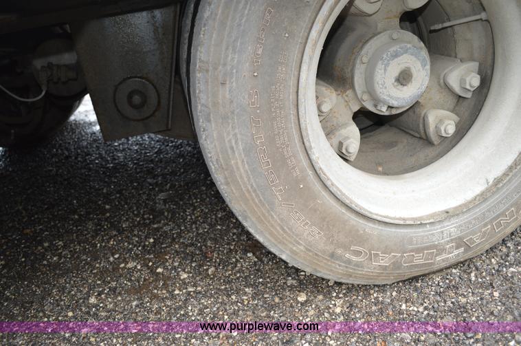 image for item G3605 1996 Etnyre SR35TL3-T1 equipment trailer