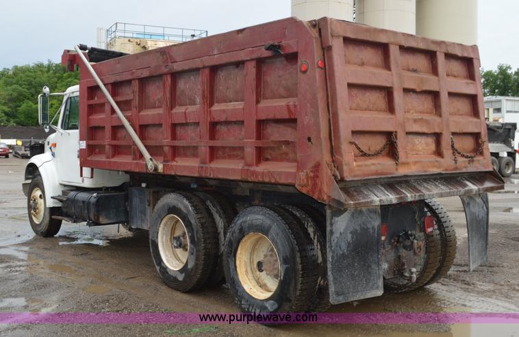 image for item G3606 1999 International 4900 dump truck