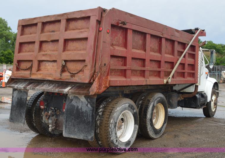 image for item G3606 1999 International 4900 dump truck