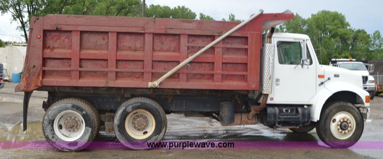 image for item G3606 1999 International 4900 dump truck