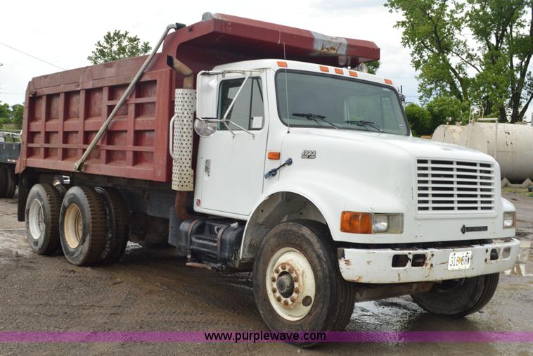 image for item G3606 1999 International 4900 dump truck