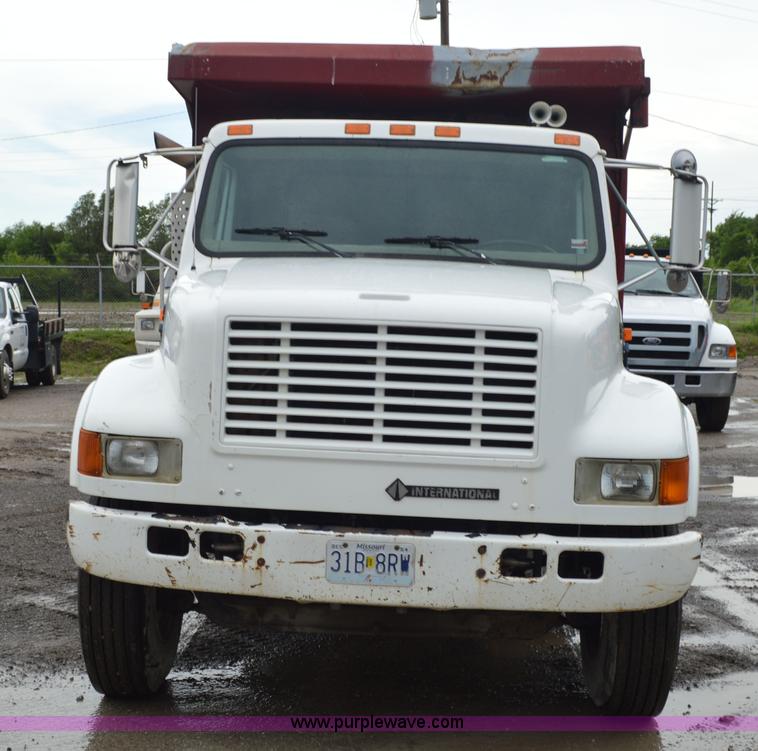 image for item G3606 1999 International 4900 dump truck