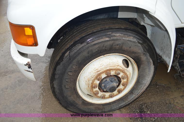 image for item G3606 1999 International 4900 dump truck