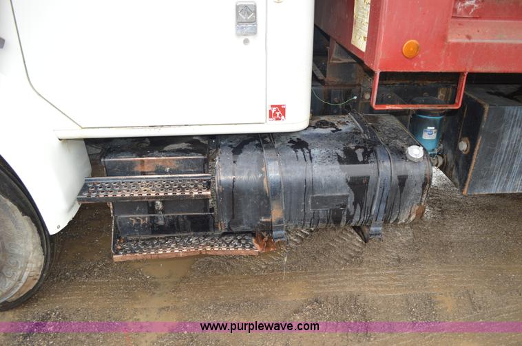 image for item G3606 1999 International 4900 dump truck