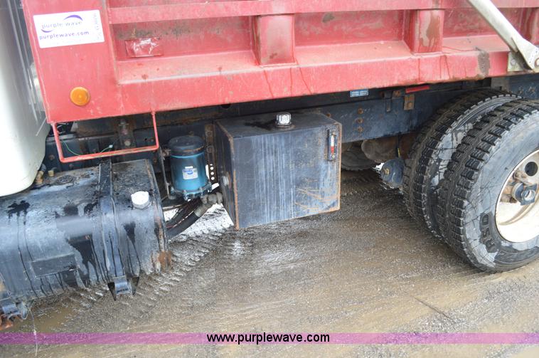 image for item G3606 1999 International 4900 dump truck