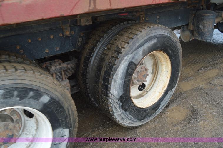 image for item G3606 1999 International 4900 dump truck