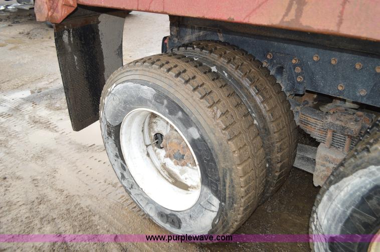 image for item G3606 1999 International 4900 dump truck