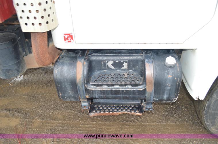 image for item G3606 1999 International 4900 dump truck