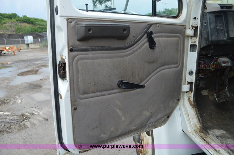 image for item G3606 1999 International 4900 dump truck