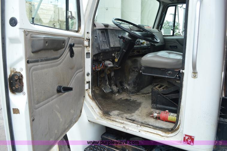 image for item G3606 1999 International 4900 dump truck