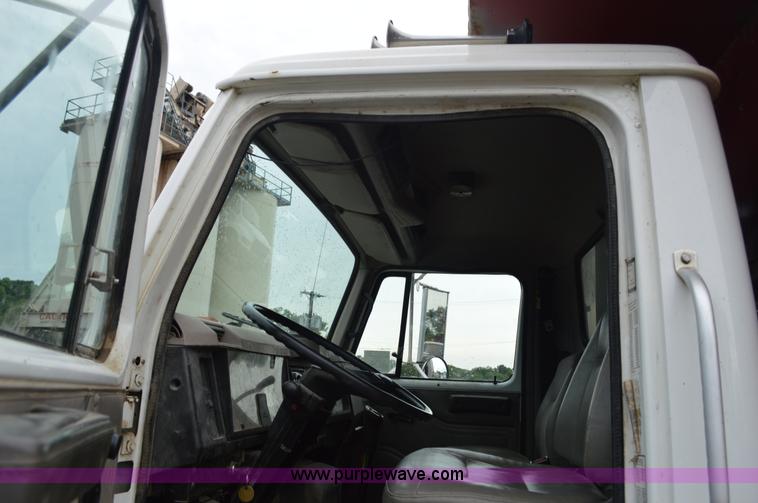 image for item G3606 1999 International 4900 dump truck