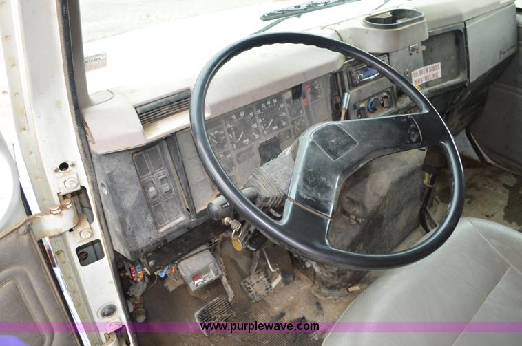 image for item G3606 1999 International 4900 dump truck