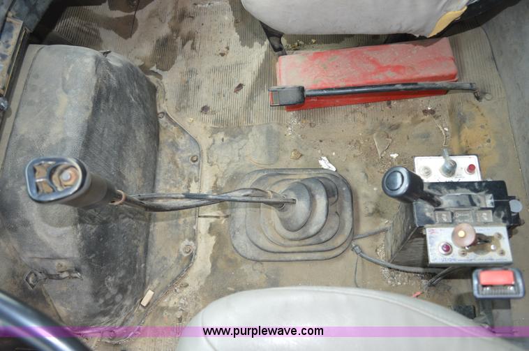 image for item G3606 1999 International 4900 dump truck