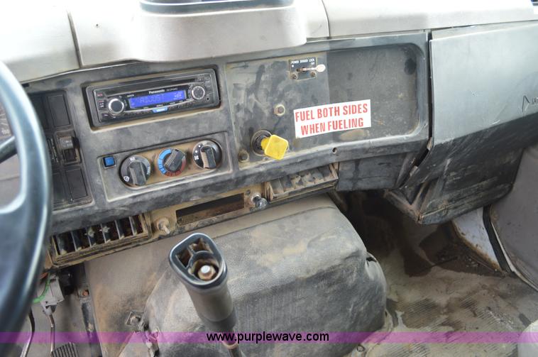 image for item G3606 1999 International 4900 dump truck