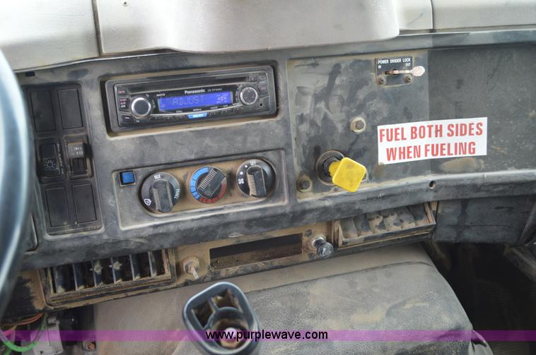 image for item G3606 1999 International 4900 dump truck