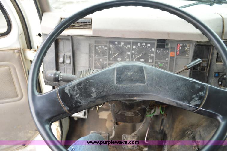 image for item G3606 1999 International 4900 dump truck