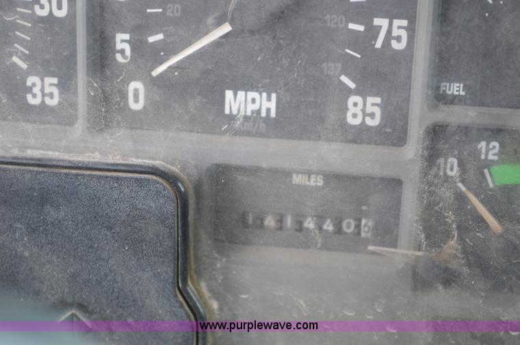 image for item G3606 1999 International 4900 dump truck