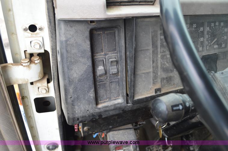 image for item G3606 1999 International 4900 dump truck