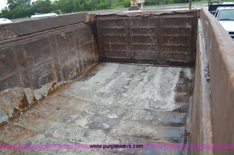 image for item G3606 1999 International 4900 dump truck