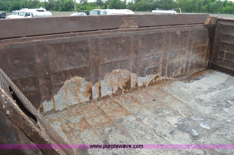 image for item G3606 1999 International 4900 dump truck