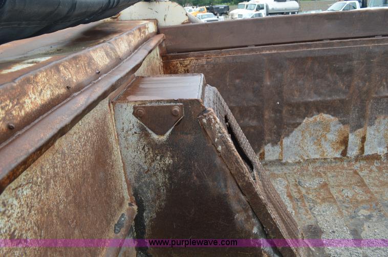 image for item G3606 1999 International 4900 dump truck