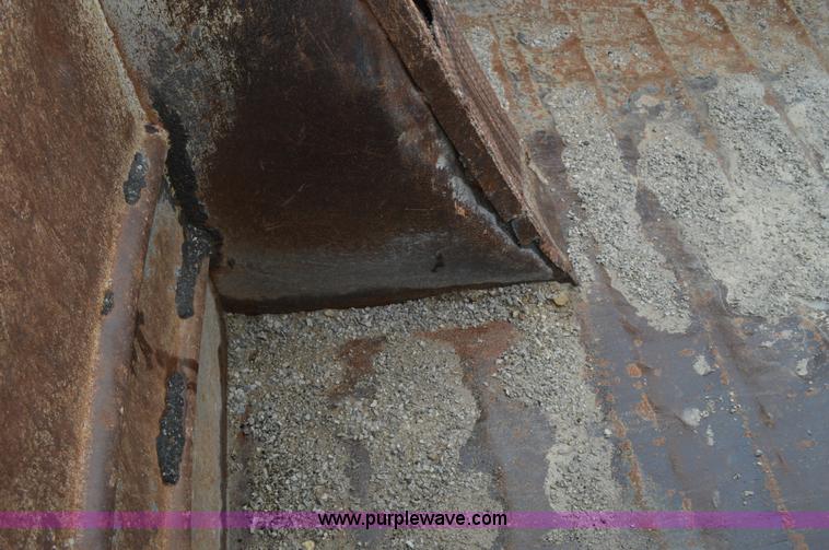 image for item G3606 1999 International 4900 dump truck