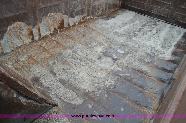 image for item G3606 1999 International 4900 dump truck