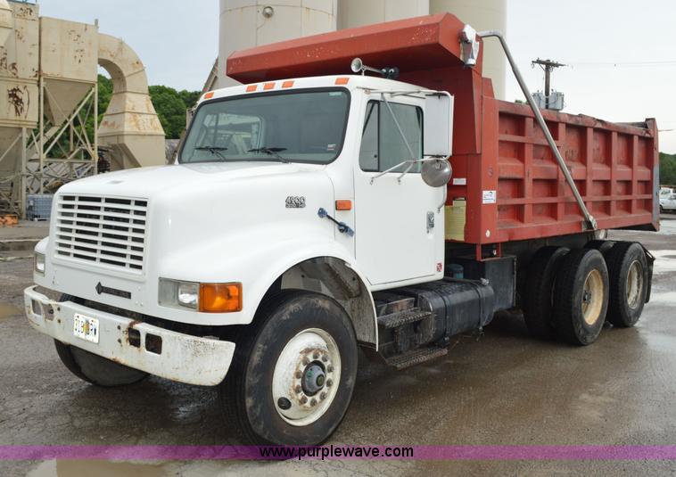 image for item G3607 1999 International 4900 dump truck