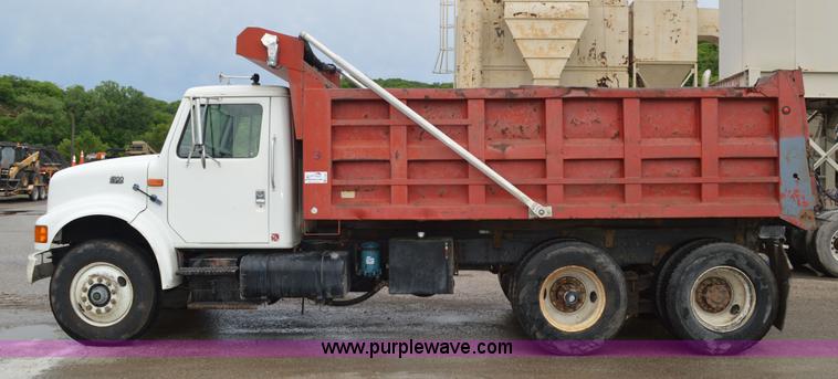 image for item G3607 1999 International 4900 dump truck