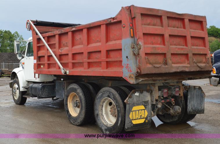 image for item G3607 1999 International 4900 dump truck