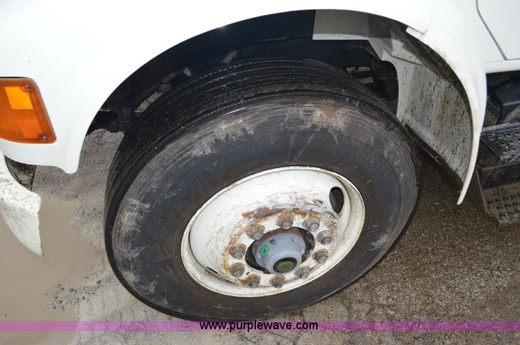 image for item G3607 1999 International 4900 dump truck