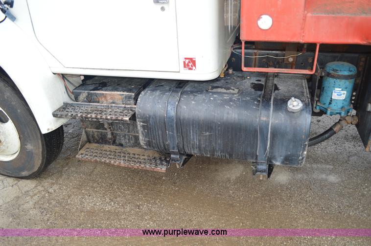 image for item G3607 1999 International 4900 dump truck