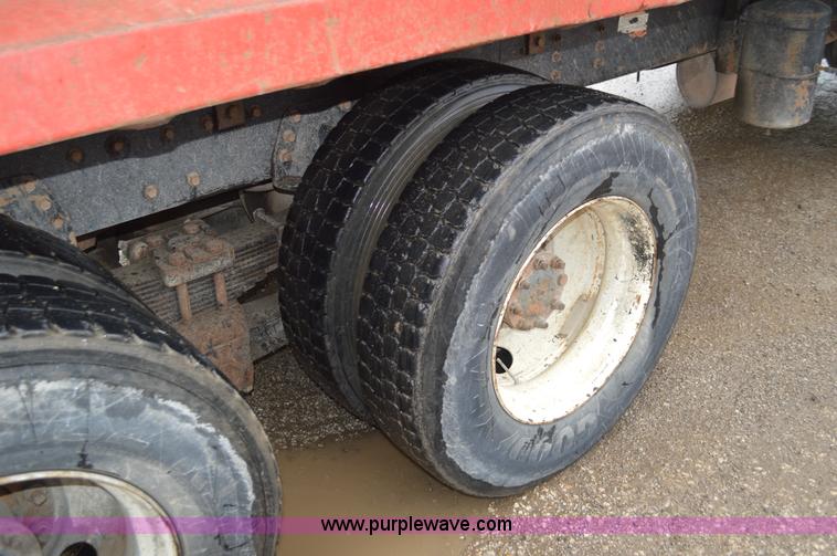 image for item G3607 1999 International 4900 dump truck