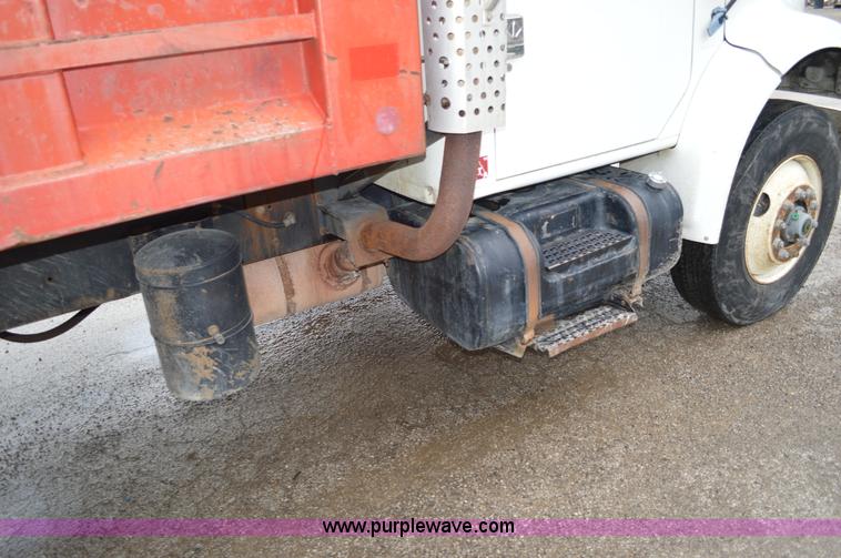 image for item G3607 1999 International 4900 dump truck