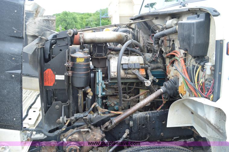 image for item G3607 1999 International 4900 dump truck