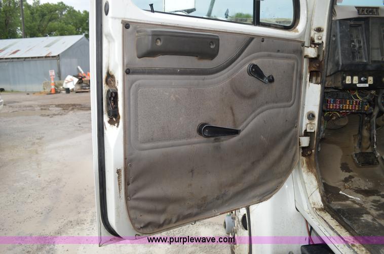 image for item G3607 1999 International 4900 dump truck