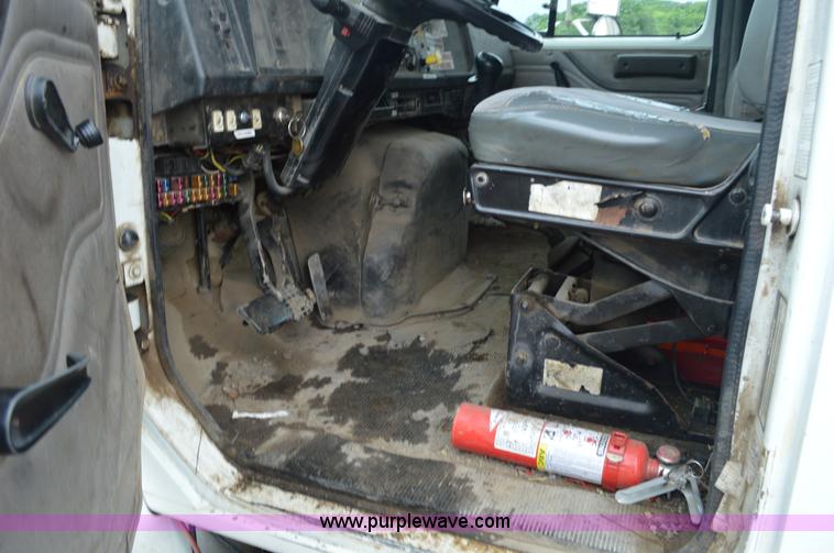 image for item G3607 1999 International 4900 dump truck