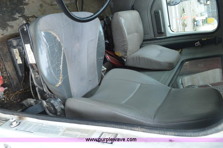 image for item G3607 1999 International 4900 dump truck