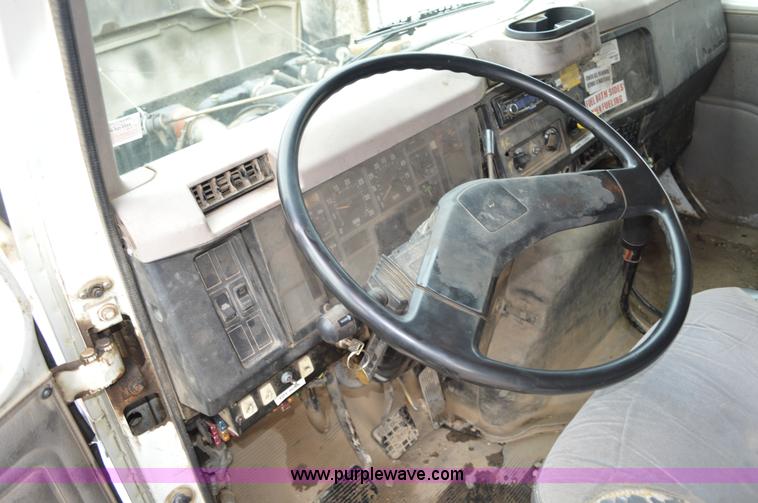 image for item G3607 1999 International 4900 dump truck