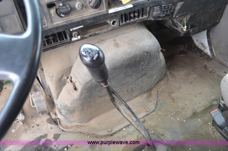 image for item G3607 1999 International 4900 dump truck