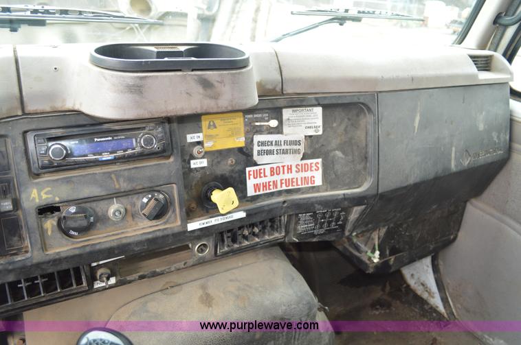 image for item G3607 1999 International 4900 dump truck