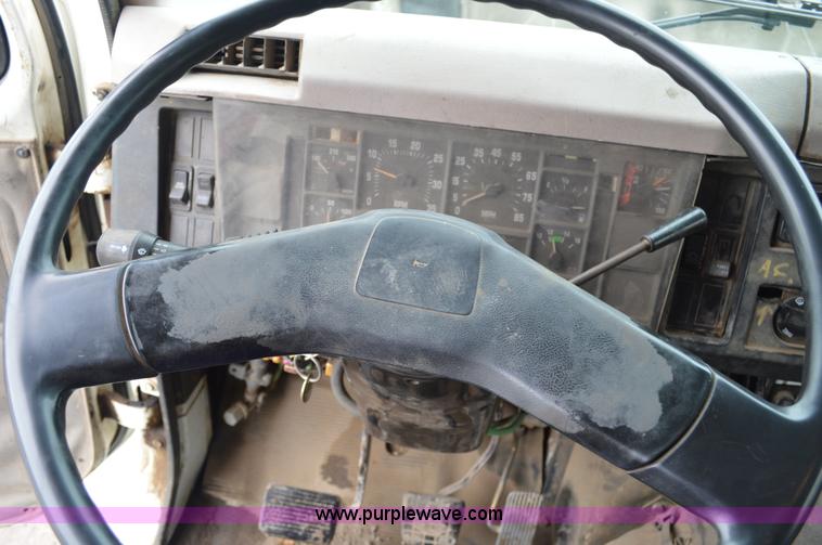 image for item G3607 1999 International 4900 dump truck