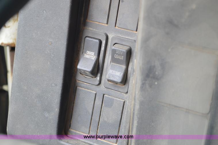 image for item G3607 1999 International 4900 dump truck