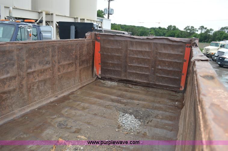 image for item G3607 1999 International 4900 dump truck