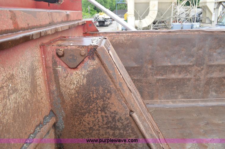 image for item G3607 1999 International 4900 dump truck