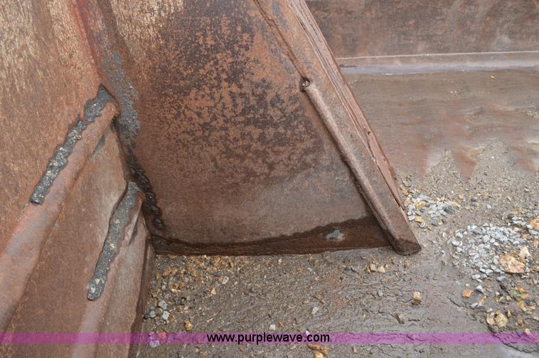 image for item G3607 1999 International 4900 dump truck