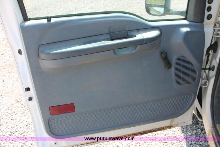 image for item H5794 1999 Ford F350 Super Duty XL Crew Cab flatbed pickup truck